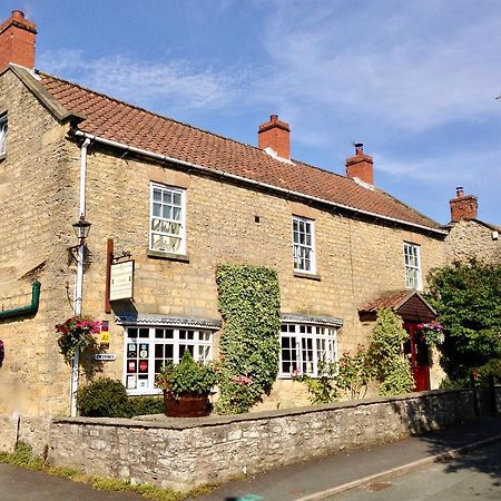 Plumpton Court Hotell Nawton Exteriör bild